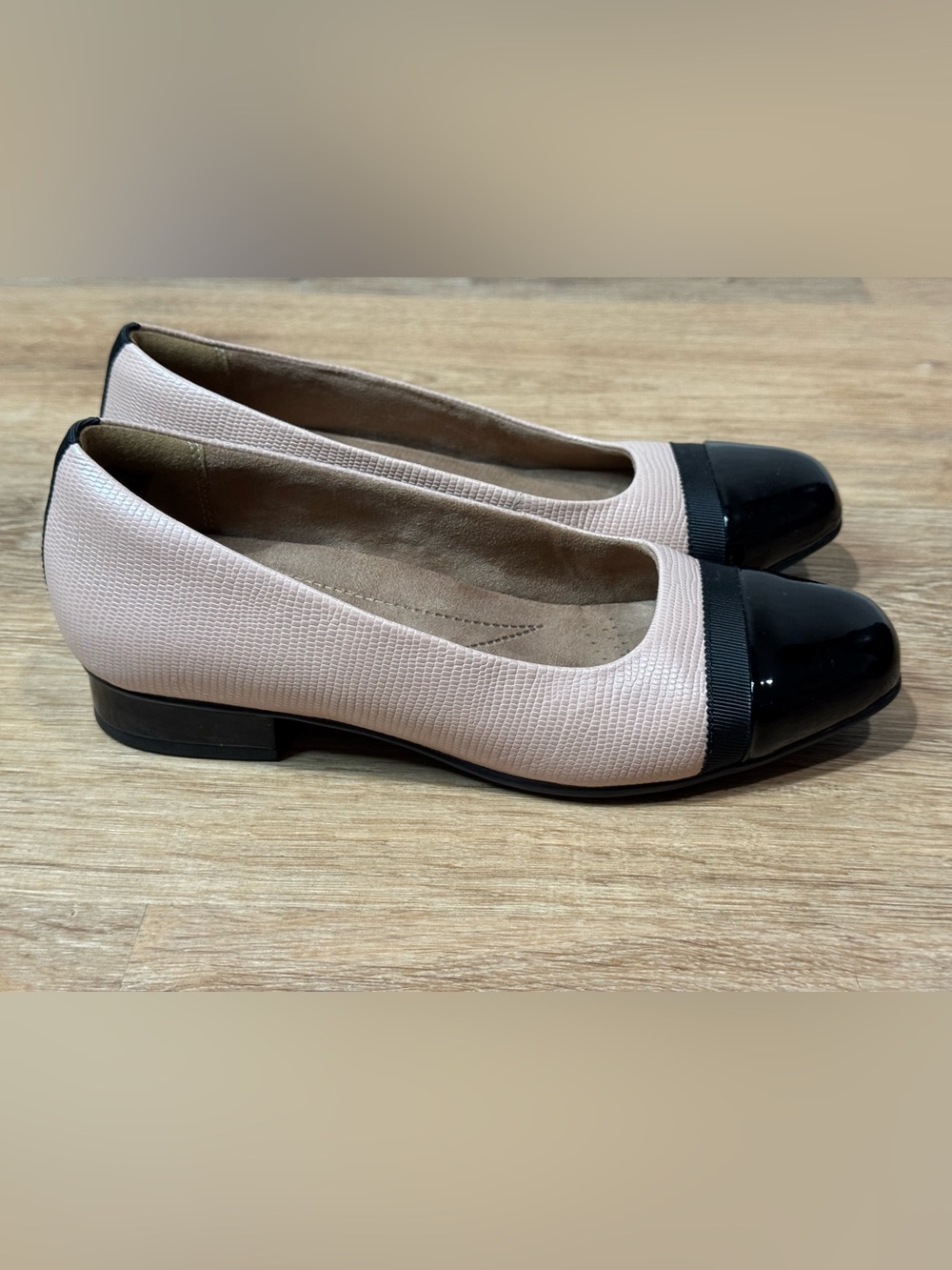 Clarks Keesha Rosa Dress Kitten Heel Blush with Black Cap Toe Size 7